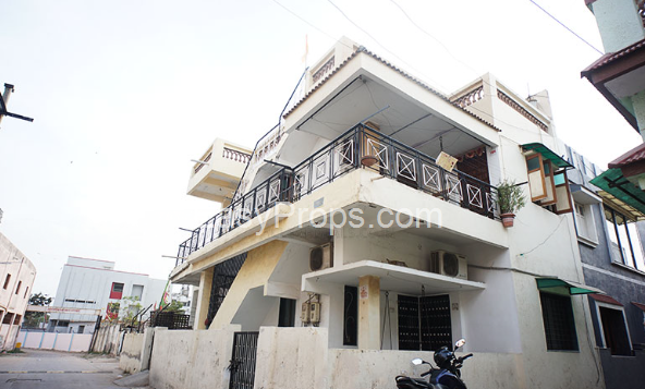 Hemang Park society 3 Bhk Tenament